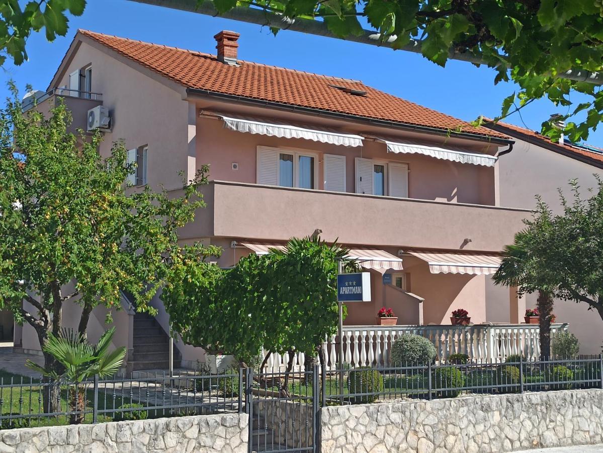 Apartmani Vesna Кърк Екстериор снимка