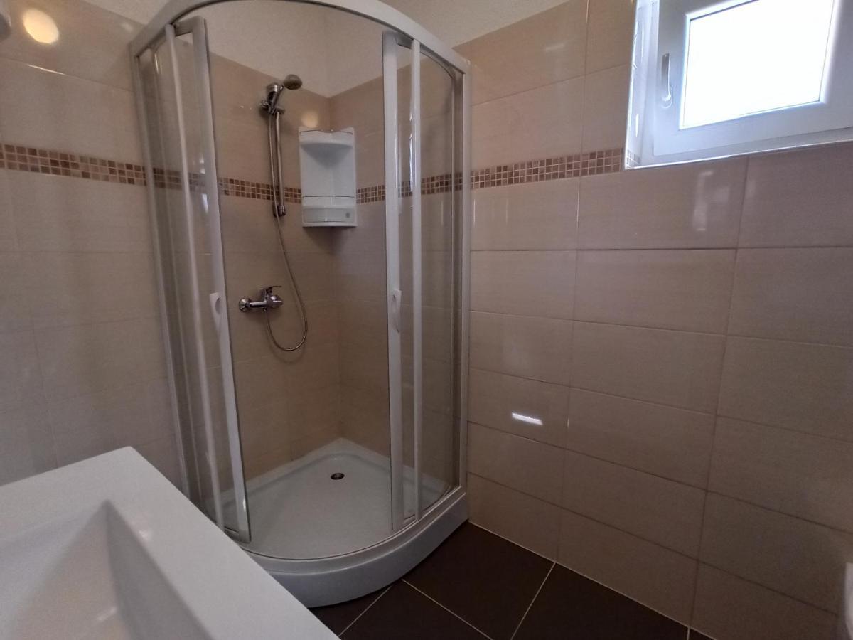 Apartmani Vesna Кърк Екстериор снимка