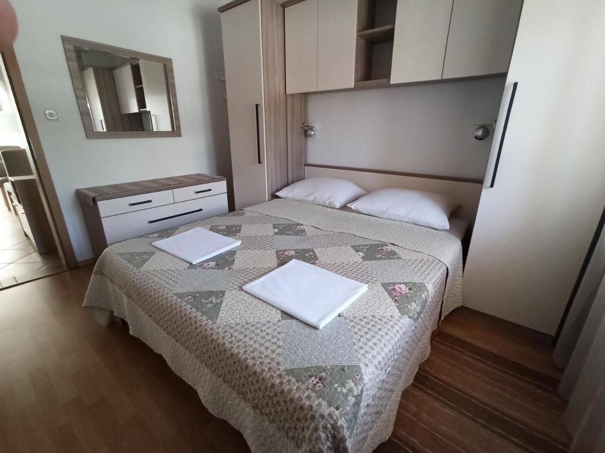Apartmani Vesna Кърк Екстериор снимка