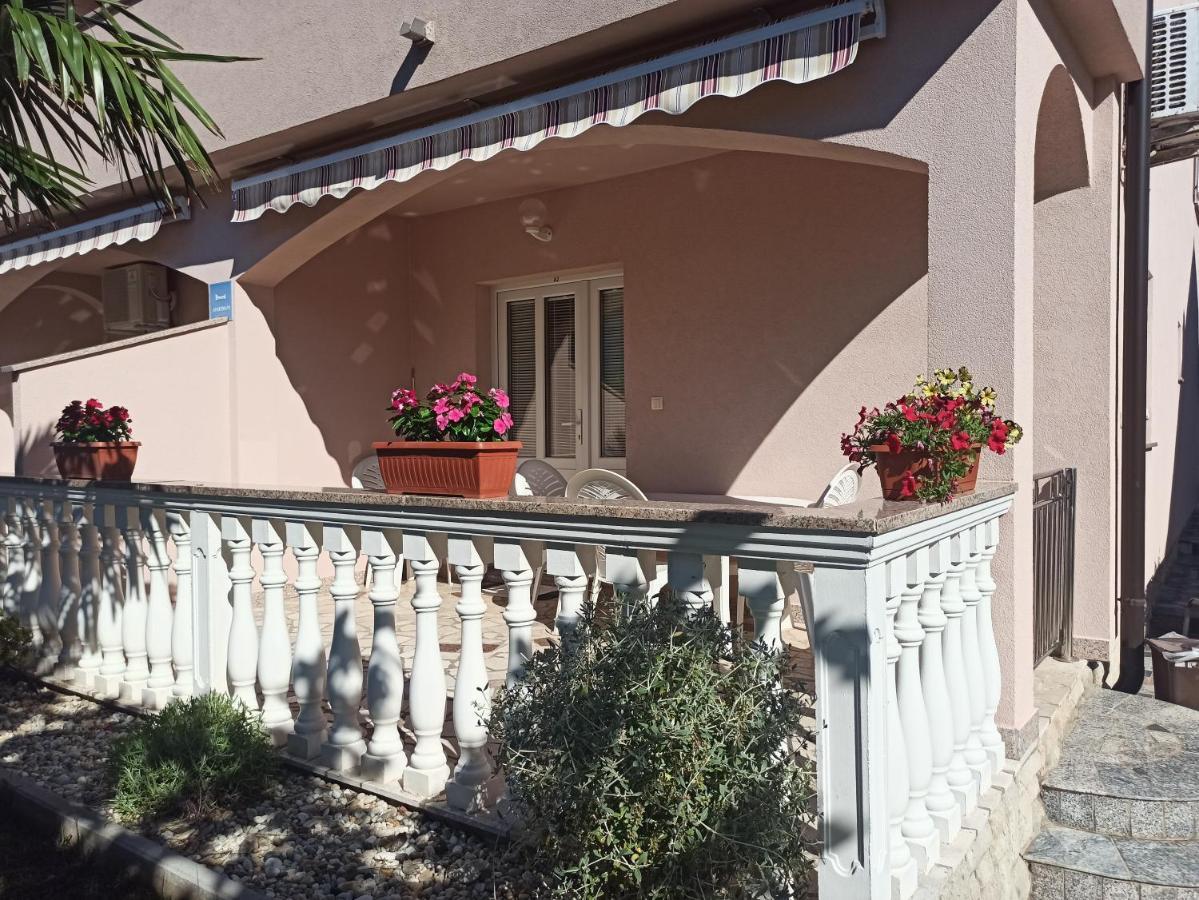 Apartmani Vesna Кърк Екстериор снимка