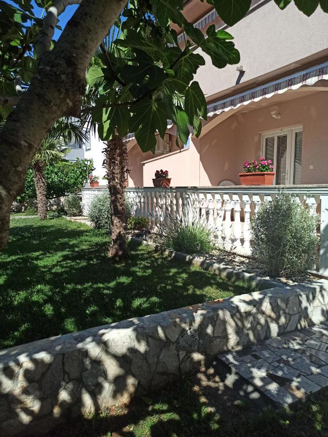 Apartmani Vesna Кърк Екстериор снимка