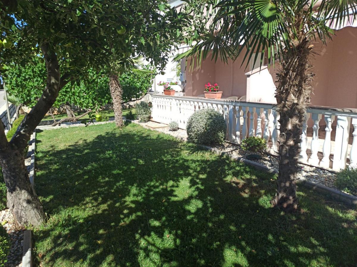 Apartmani Vesna Кърк Екстериор снимка