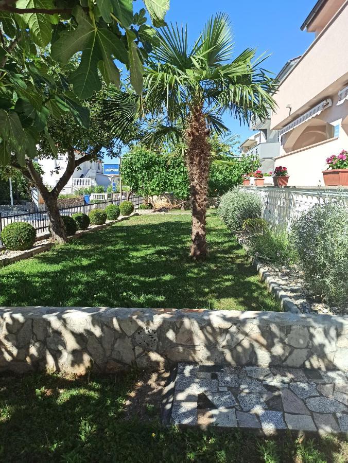 Apartmani Vesna Кърк Екстериор снимка