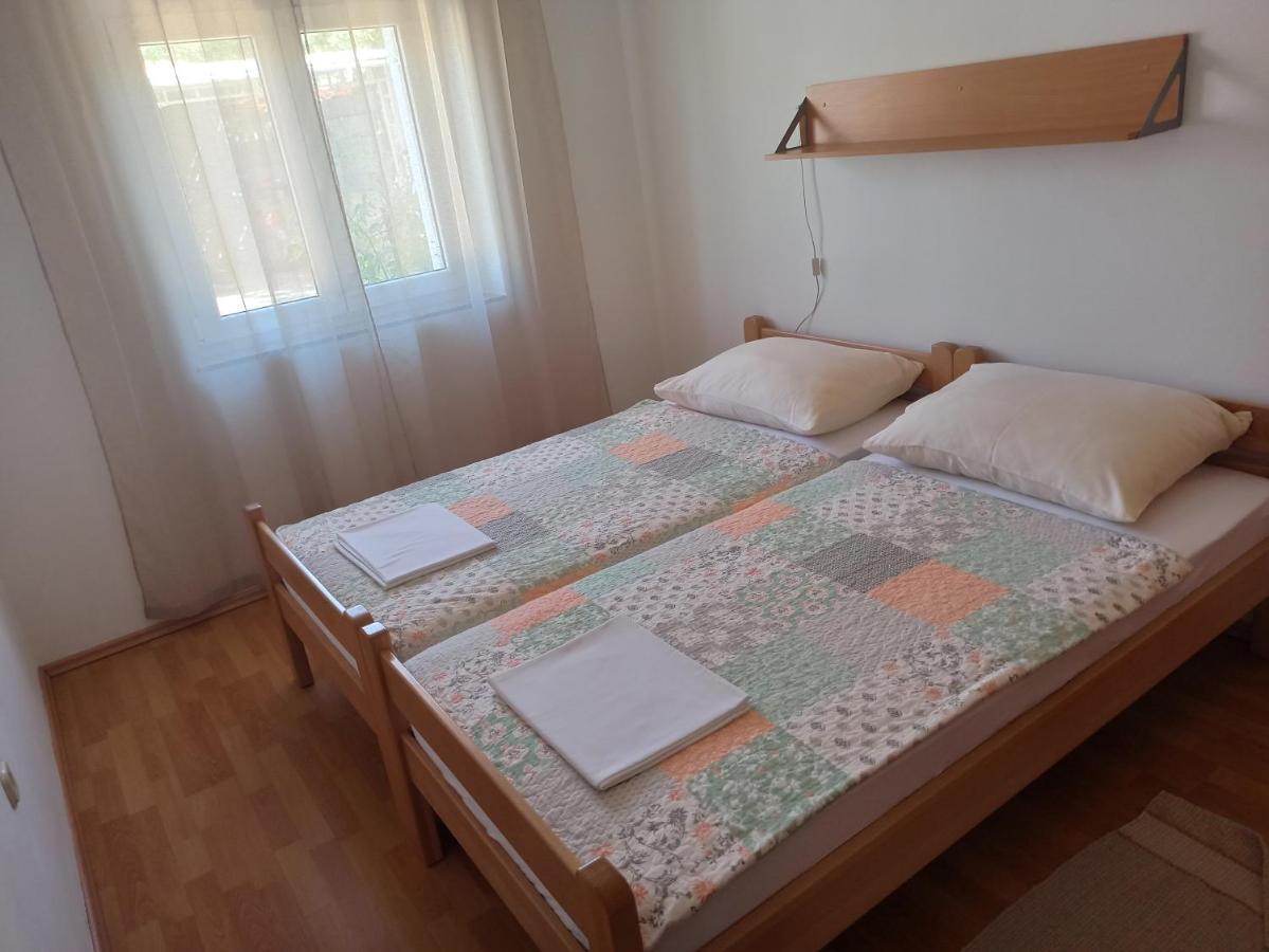 Apartmani Vesna Кърк Екстериор снимка