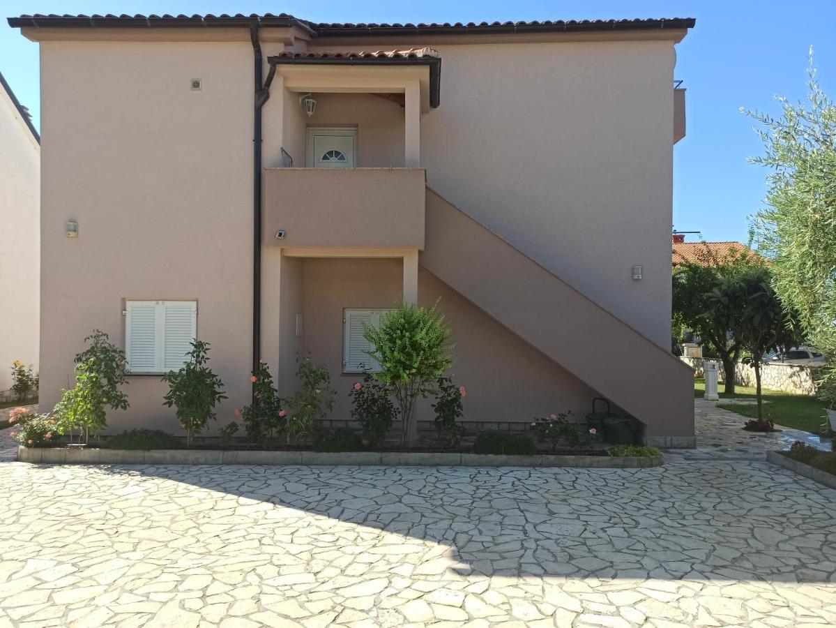 Apartmani Vesna Кърк Екстериор снимка