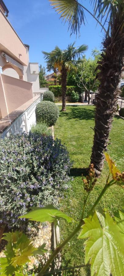 Apartmani Vesna Кърк Екстериор снимка