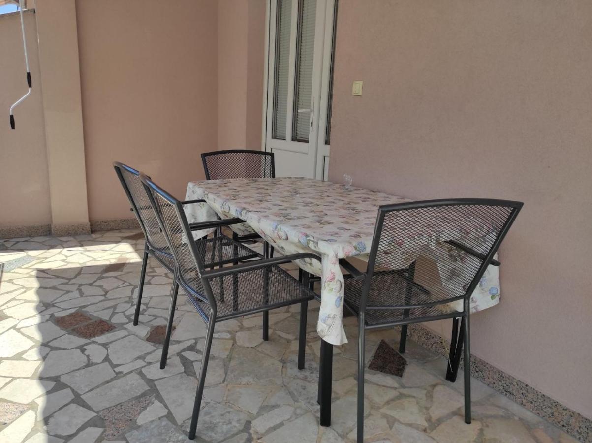 Apartmani Vesna Кърк Екстериор снимка